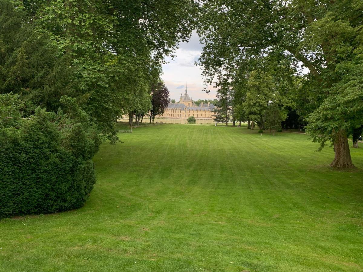 Le Logis Cantilien Lamorlaye-Chantilly Exterior foto